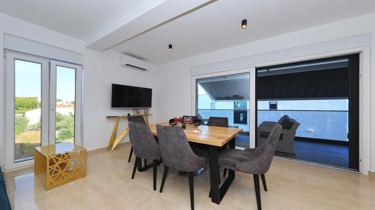 Adastra Apartments มาสเลนีซา ภายนอก รูปภาพ