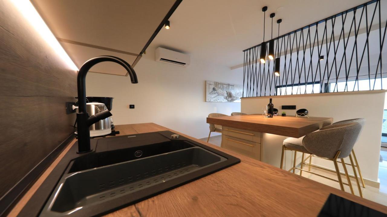 Adastra Apartments มาสเลนีซา ภายนอก รูปภาพ