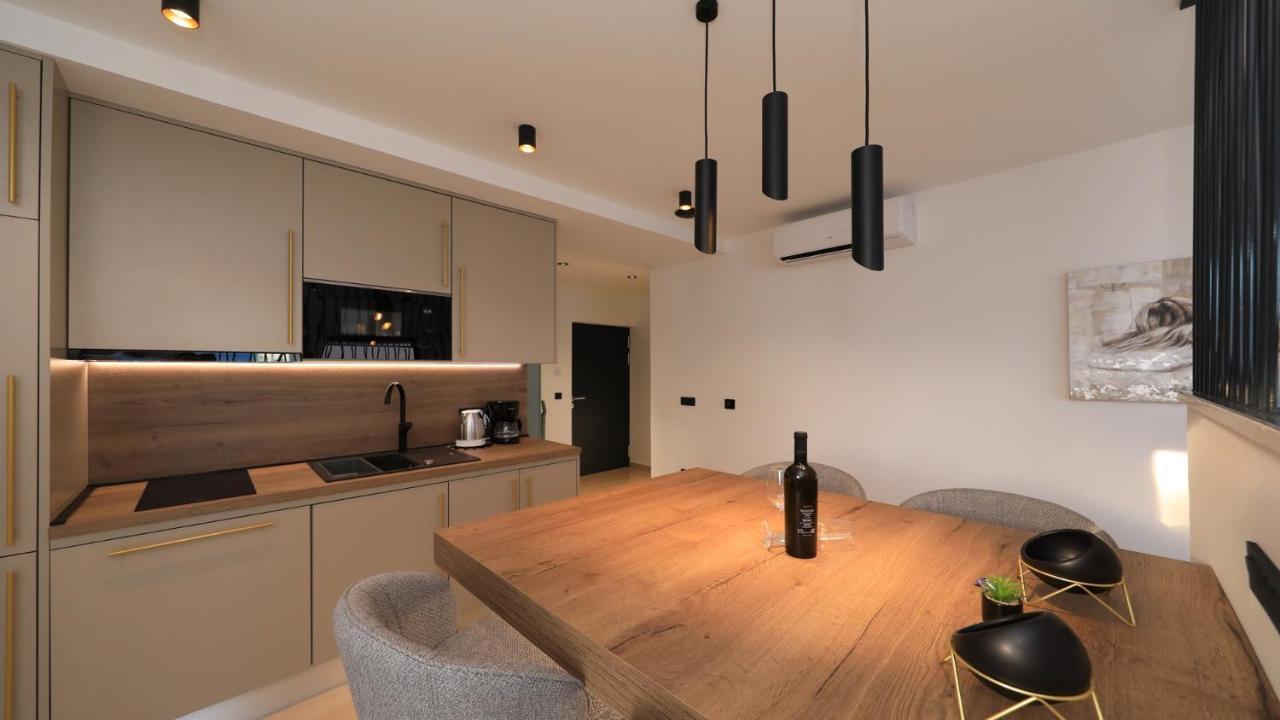 Adastra Apartments มาสเลนีซา ภายนอก รูปภาพ