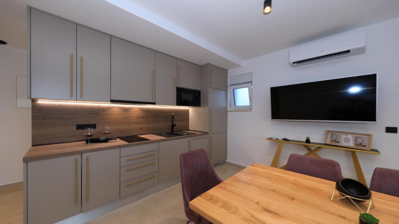 Adastra Apartments มาสเลนีซา ภายนอก รูปภาพ