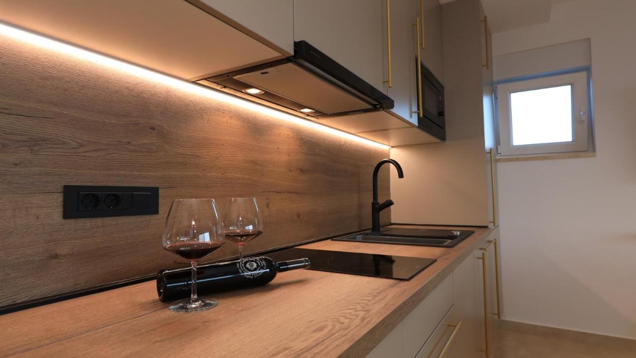 Adastra Apartments มาสเลนีซา ภายนอก รูปภาพ