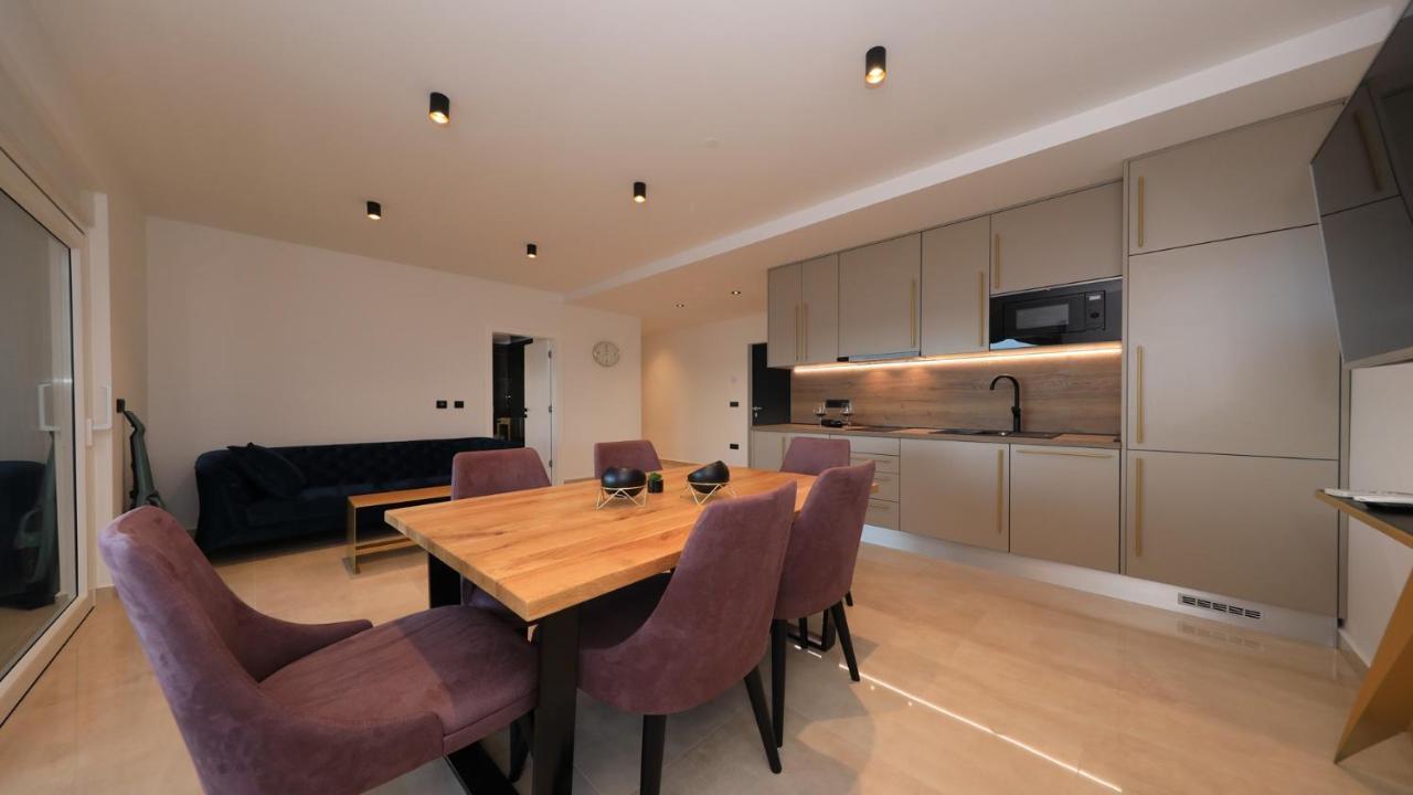 Adastra Apartments มาสเลนีซา ภายนอก รูปภาพ
